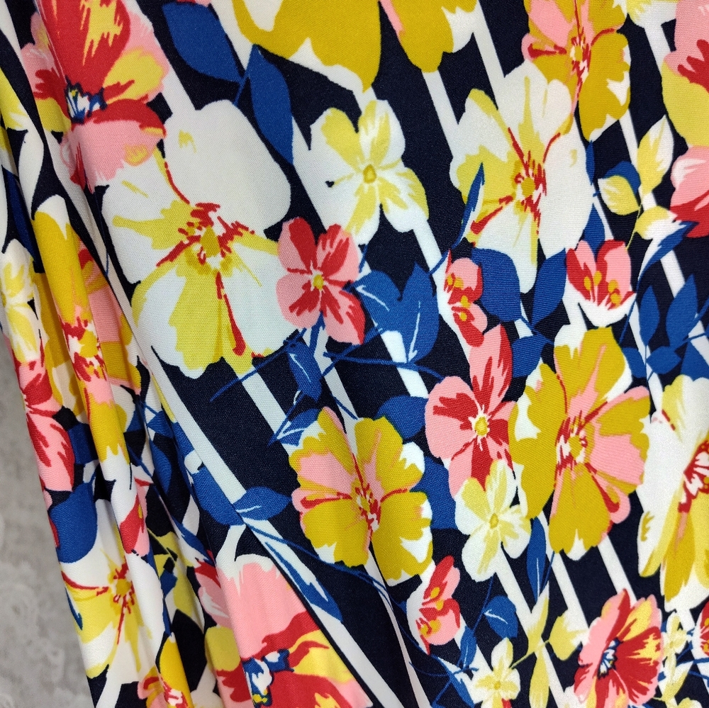 Melissa Paige Knit Floral Stripe Maxi Dress blur while red. Size L. NWOT - Picture 2 of 3